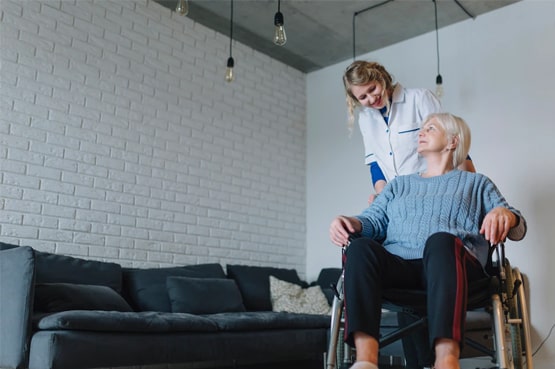 7 Tips to Work With Seniors Living With Dementia